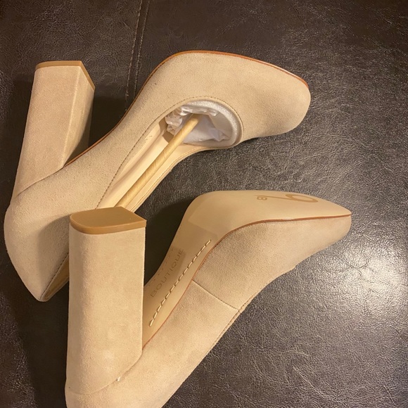 Boutique 9 Block Heel Suede Pumps (Oatmeal Color) - Picture 5 of 9